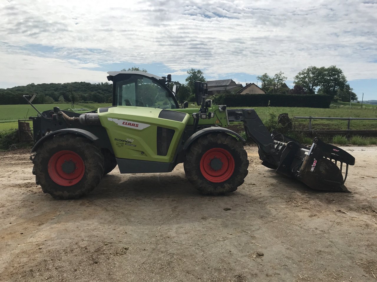 Teleskoplader of the type CLAAS SCORPION 732 VP, Gebrauchtmaschine in MORLHON LE HAUT (Picture 2)