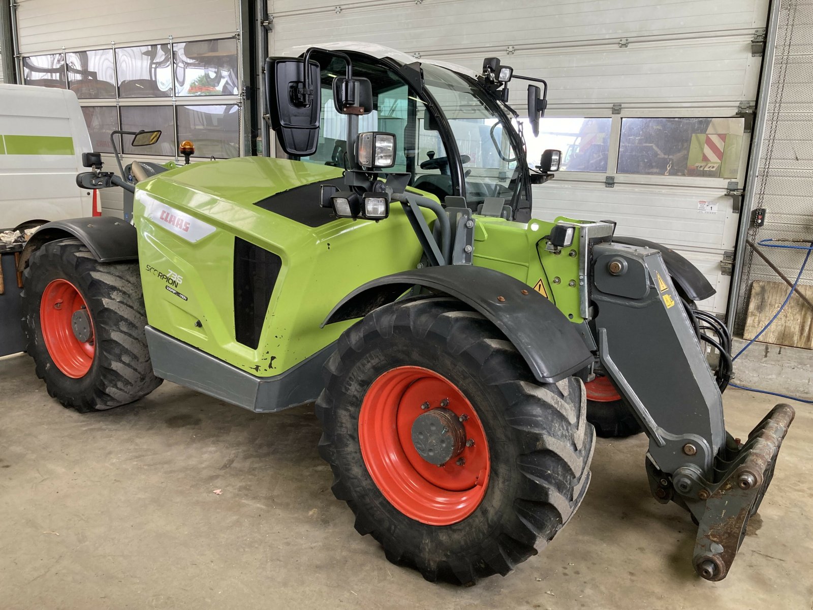 Teleskoplader des Typs CLAAS SCORPION 736 VP T4F ADVANCE, Gebrauchtmaschine in LAIGNES (Bild 4)