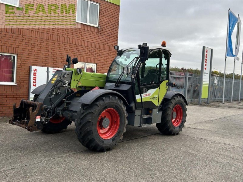 Teleskoplader of the type CLAAS SCORPION 736, Gebrauchtmaschine in BEWHOLME ROAD, BRANDESBURTON, DRIFFIELD (Picture 1)