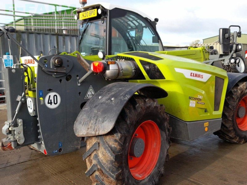 Teleskoplader des Typs CLAAS SCORPION 741, Gebrauchtmaschine in CIRENCESTER (Bild 1)