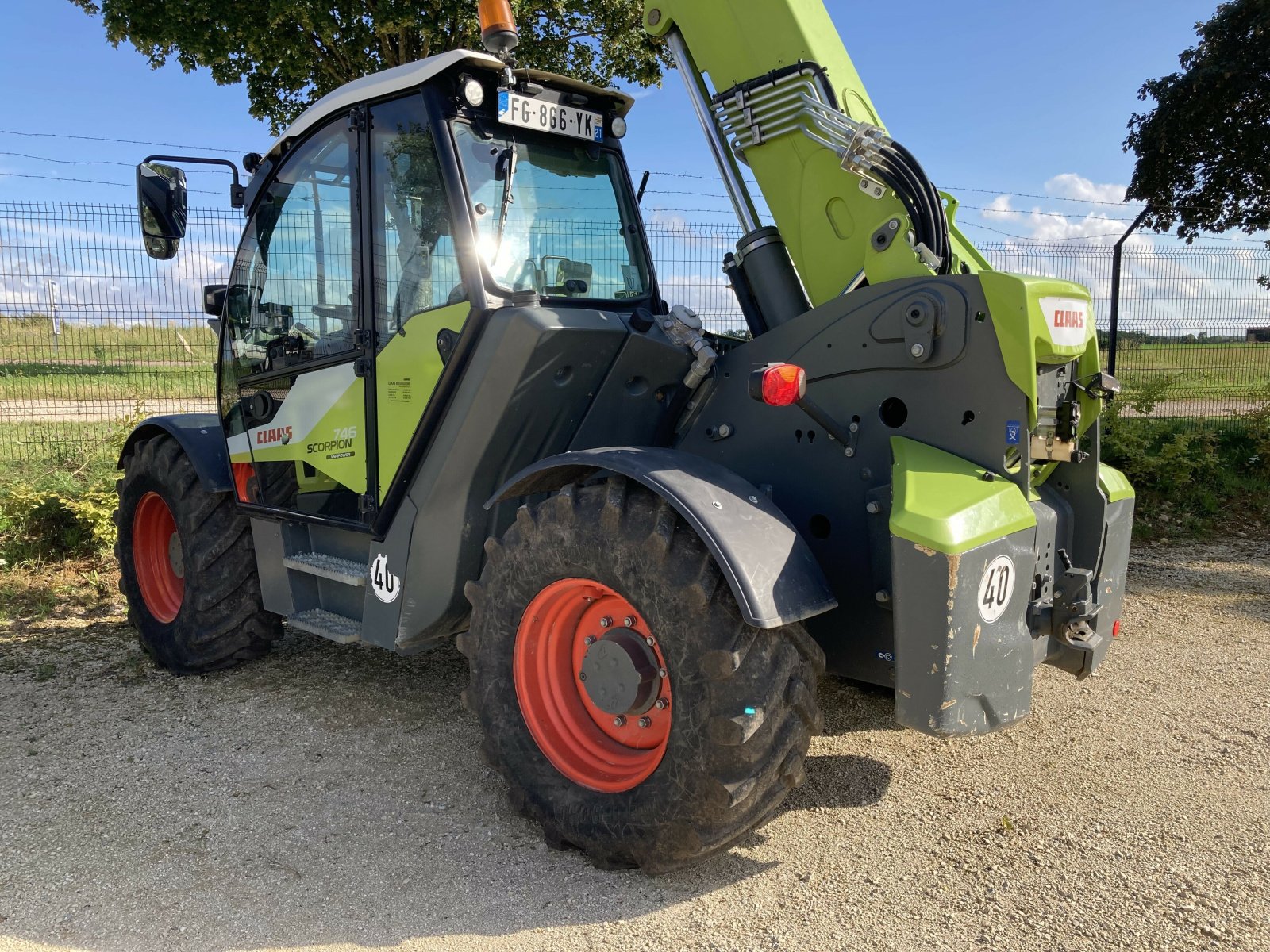 Teleskoplader van het type CLAAS SCORPION 746 VP, Gebrauchtmaschine in LAIGNES (Foto 3)