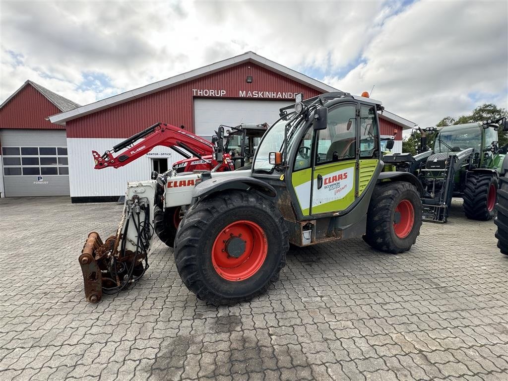 Teleskoplader typu CLAAS Scorpion 9040 VARIPOWER!, Gebrauchtmaschine w Nørager (Zdjęcie 4)