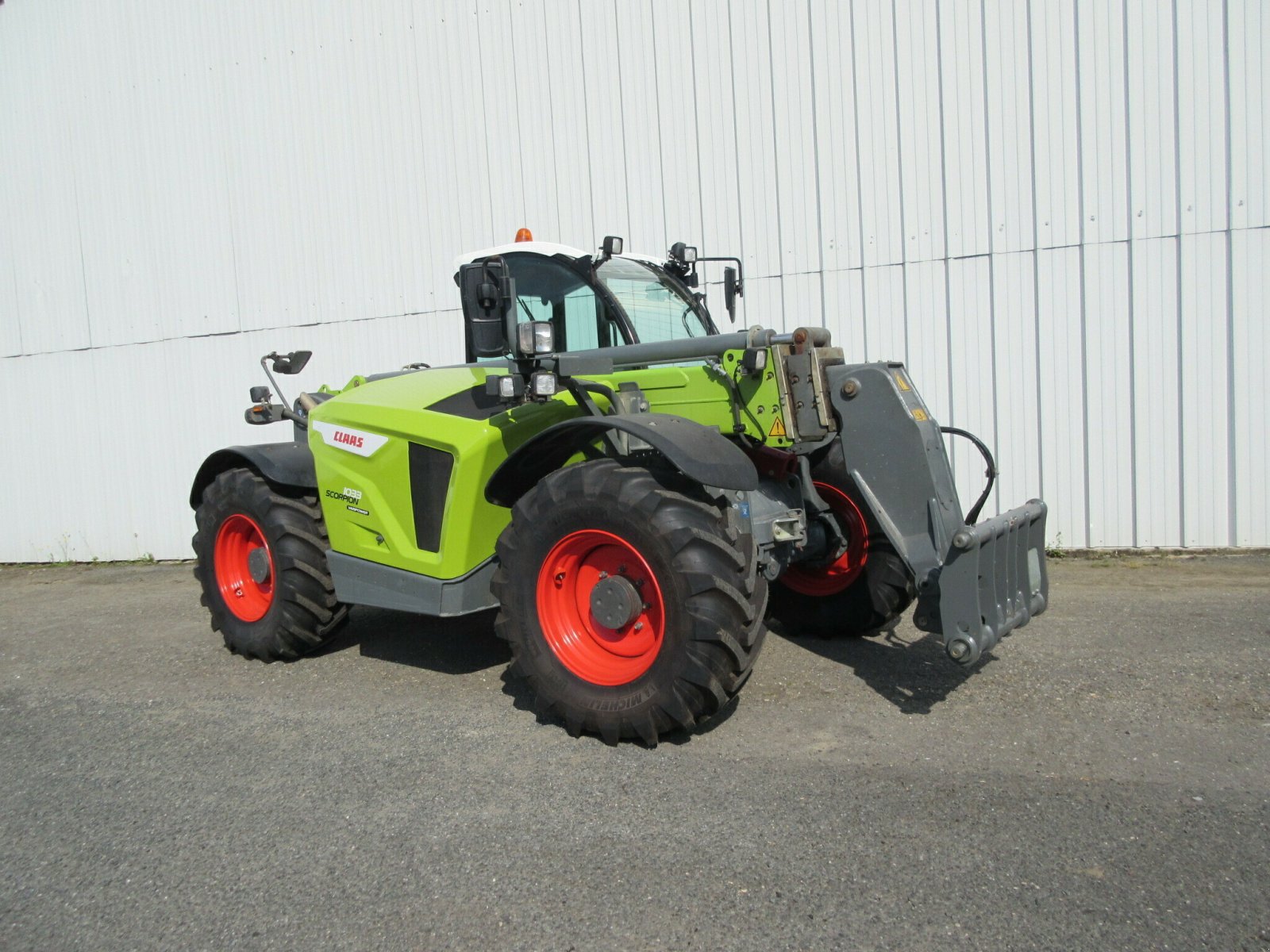 Teleskoplader des Typs CLAAS TELESCOPIQUE SCORPION 1033, Gebrauchtmaschine in PLOUIGNEAU (Bild 3)