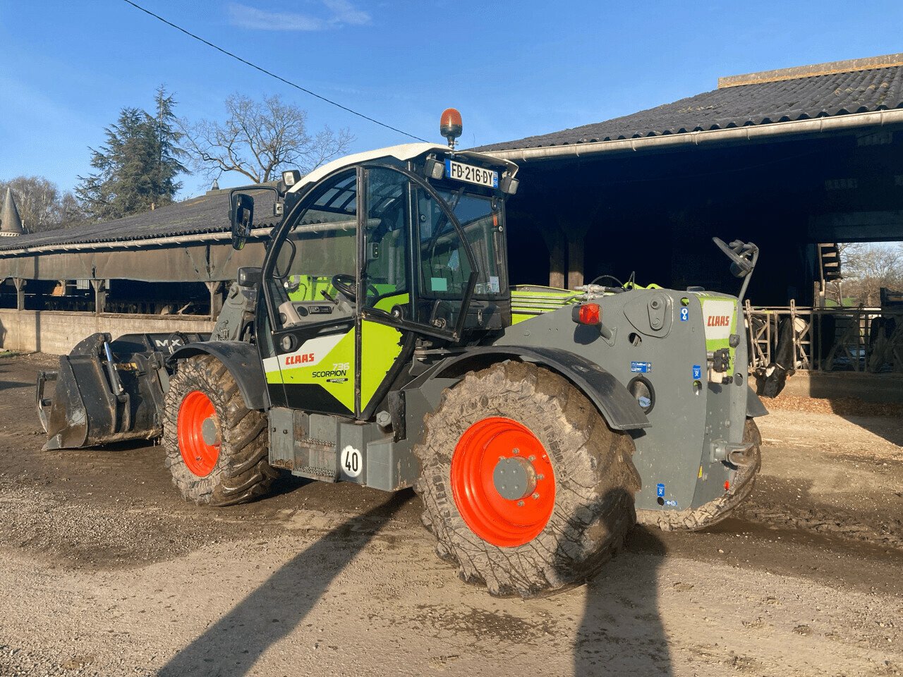 Teleskoplader des Typs CLAAS TELESCOPIQUE SCORPION 736, Gebrauchtmaschine in PONTIVY (Bild 2)