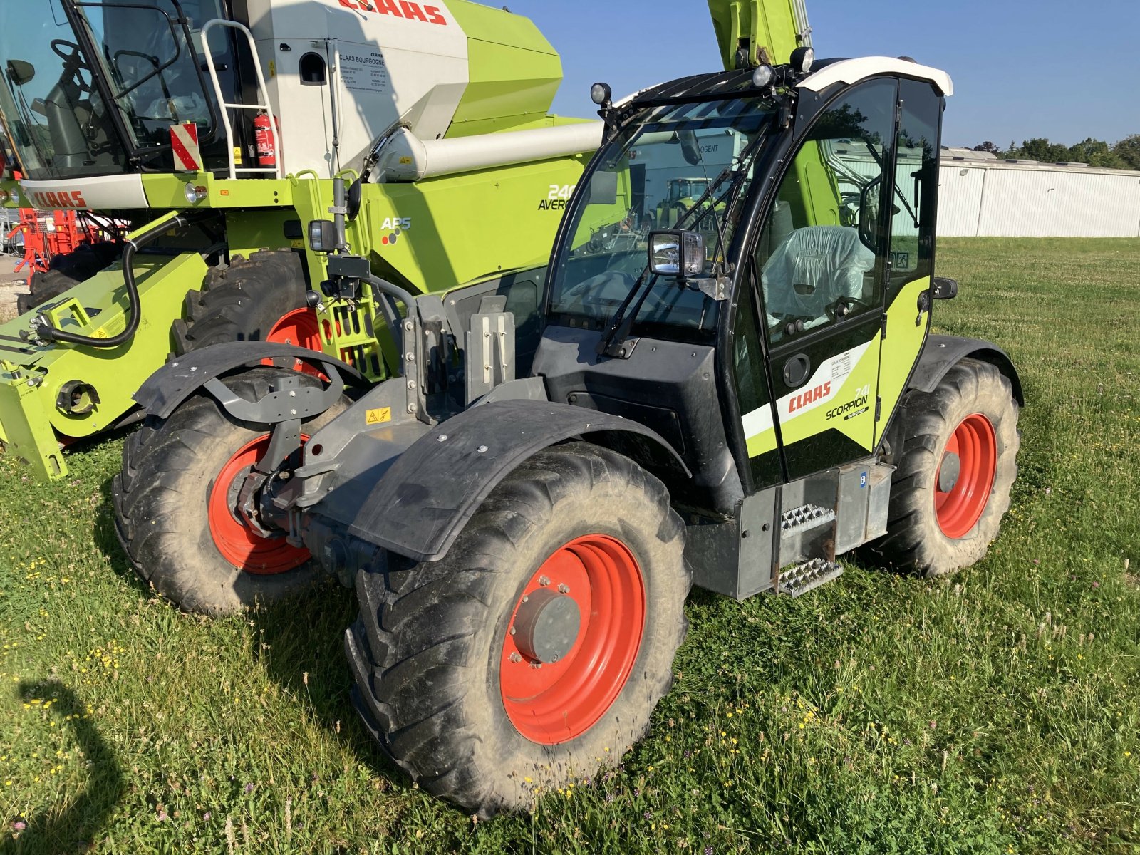 Teleskoplader van het type CLAAS TELESCOPIQUE, Gebrauchtmaschine in NOGENT (Foto 1)