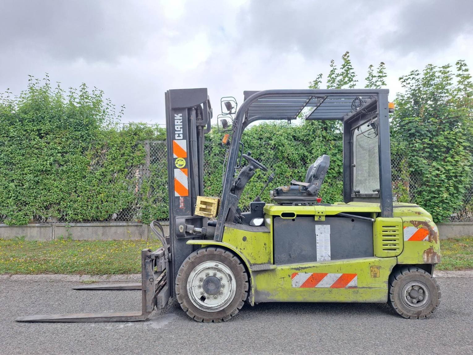 Teleskoplader des Typs Clark GEX40, Gebrauchtmaschine in senlis (Bild 2)