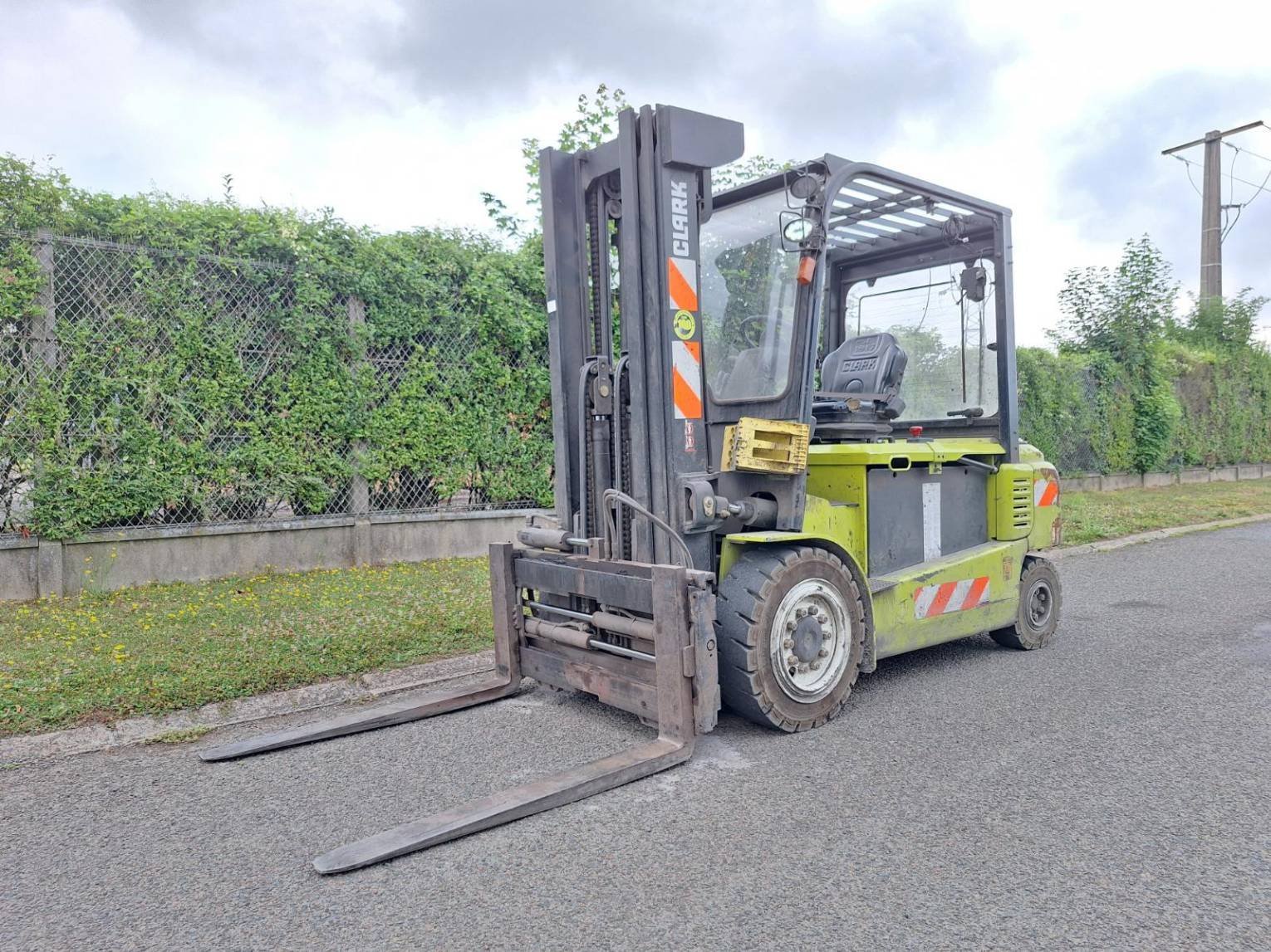 Teleskoplader des Typs Clark GEX40, Gebrauchtmaschine in senlis (Bild 1)