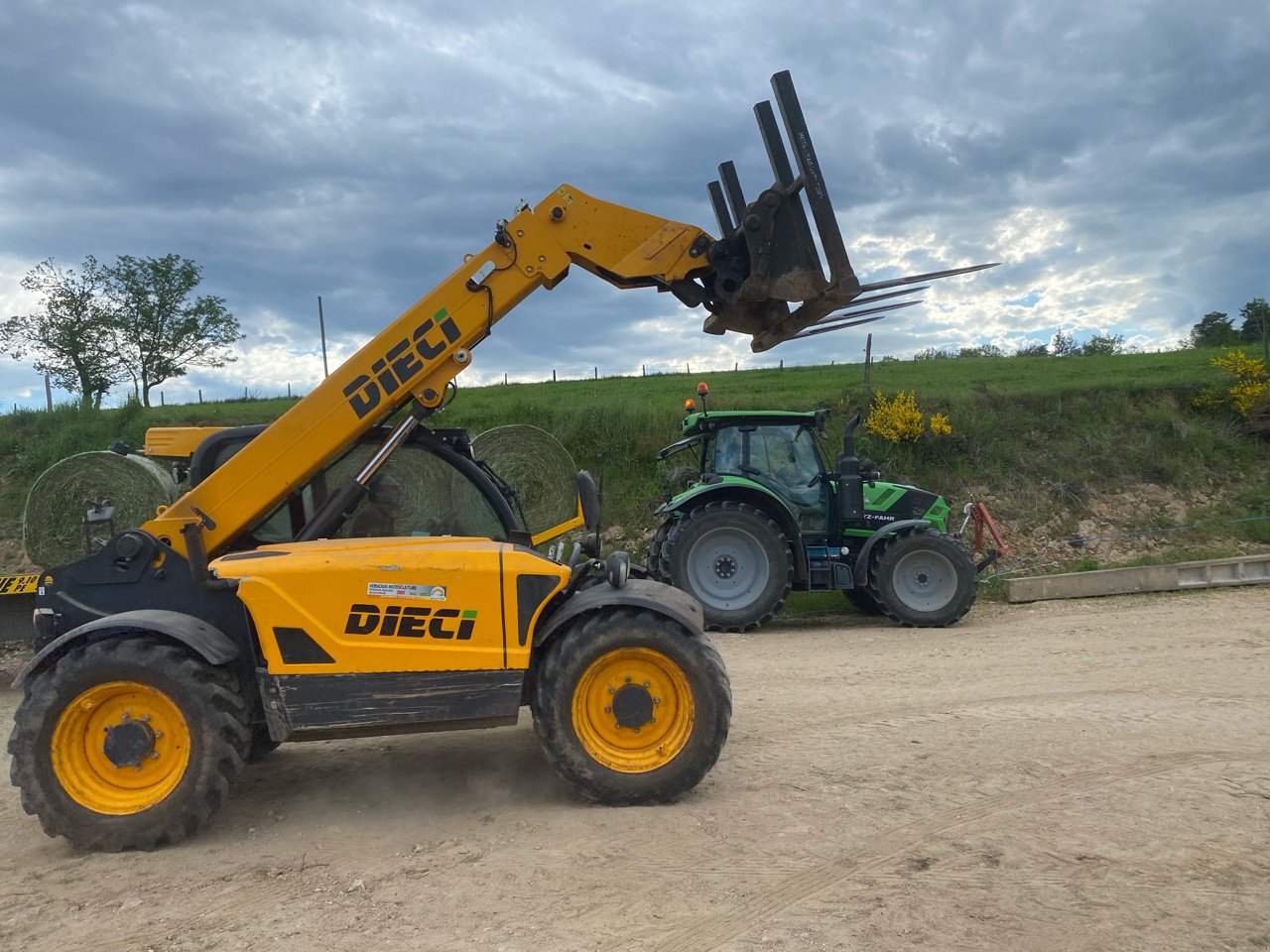 Teleskoplader del tipo DIECI AGRI FARMER 32.6, Gebrauchtmaschine In VERNOUX EN VIVARAIS (Immagine 1)