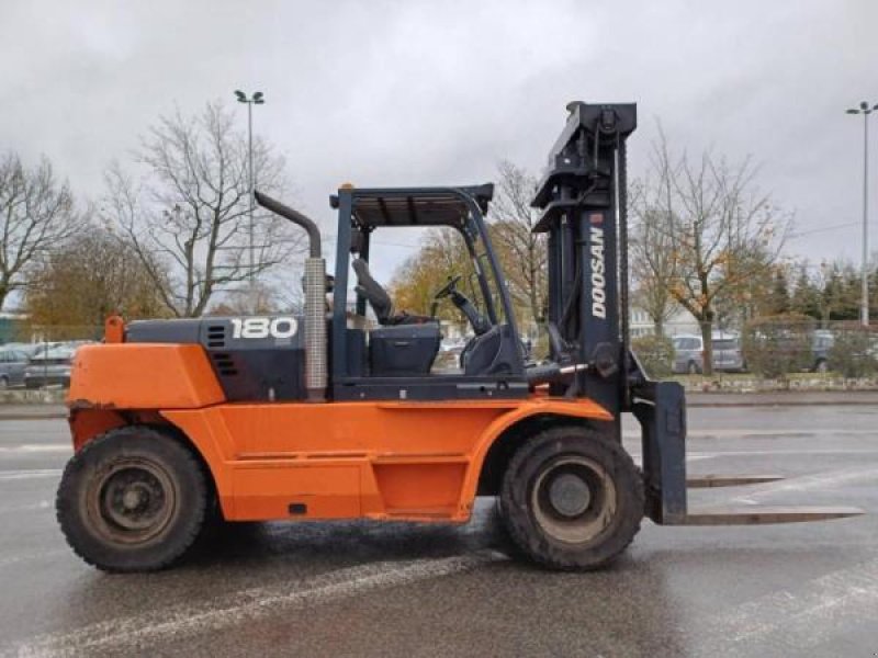 Teleskoplader of the type Doosan D1808-S, Gebrauchtmaschine in senlis (Picture 3)