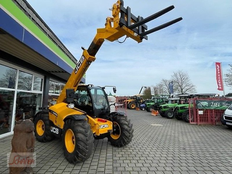 Teleskoplader of the type JCB 542-70 AgriSuper VT, Vorführmaschine in Runkel-Ennerich (Picture 3)