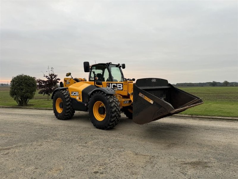 Teleskoplader от тип JCB 560-80 Agri Super. Kun 2740 timer. Stor skovl og pallegafler. Pick up hitch krog. Affjedret bom. Ring til Ulrik på 0045-40255544. Jeg har snakker Jysk, tysk og engelsk., Gebrauchtmaschine в Kolding (Снимка 1)