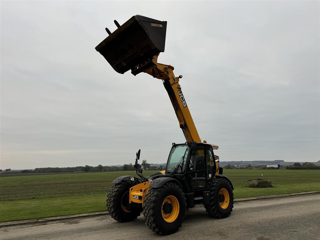 Teleskoplader des Typs JCB 560-80 Agri Super. Kun 2740 timer. Stor skovl og pallegafler. Pick up hitch krog. Affjedret bom. Ring til Ulrik på 0045-40255544. Jeg har snakker Jysk, tysk og engelsk., Gebrauchtmaschine in Kolding (Bild 4)