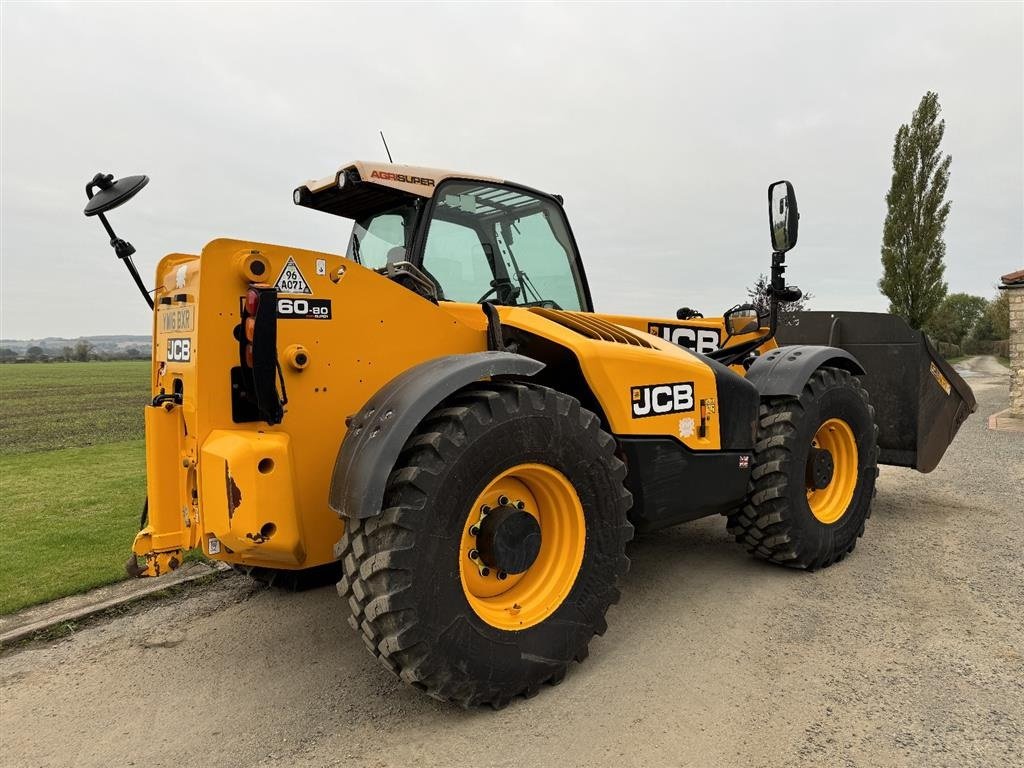 Teleskoplader tipa JCB 560-80 Agri Super. Kun 2740 timer. Stor skovl og pallegafler. Pick up hitch krog. Affjedret bom. Ring til Ulrik på 0045-40255544. Jeg har snakker Jysk, tysk og engelsk., Gebrauchtmaschine u Kolding (Slika 5)