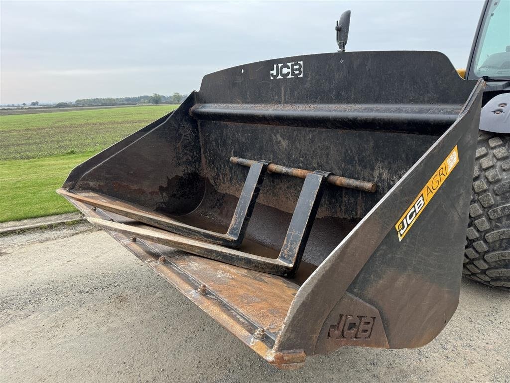 Teleskoplader des Typs JCB 560-80 Agri Super. Kun 2740 timer. Stor skovl og pallegafler. Pick up hitch krog. Affjedret bom. Ring til Ulrik på 0045-40255544. Jeg har snakker Jysk, tysk og engelsk., Gebrauchtmaschine in Kolding (Bild 7)