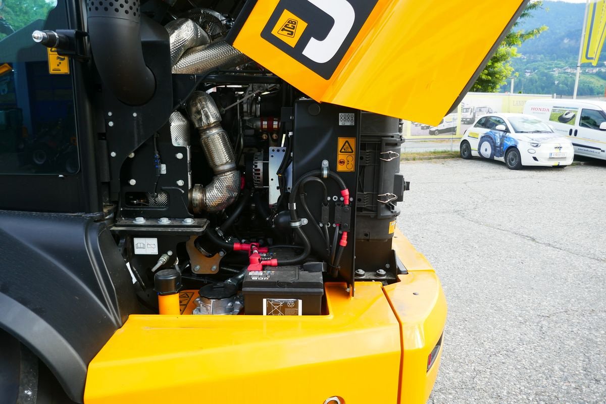 Teleskoplader van het type JCB TM 320, Gebrauchtmaschine in Villach (Foto 15)