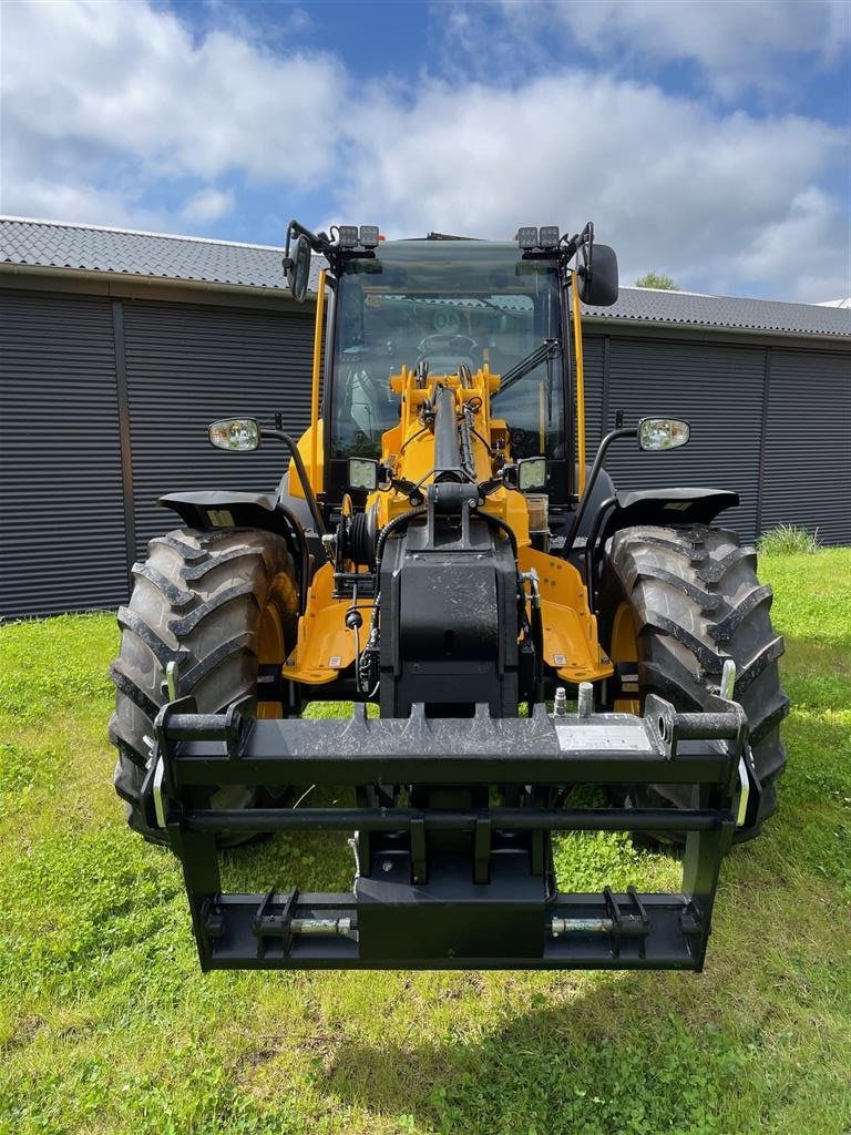 Teleskoplader van het type JCB TM320 S Agri Udstyrsbombe, Gebrauchtmaschine in Nibe (Foto 5)