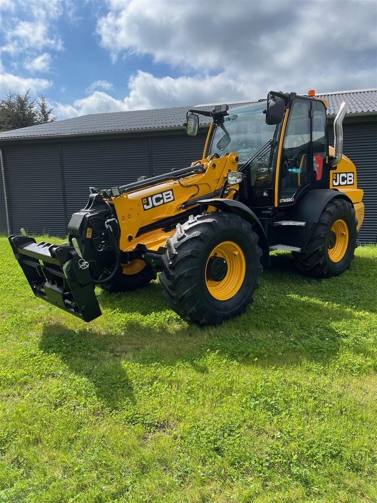 Teleskoplader van het type JCB TM320 S Agri Udstyrsbombe, Gebrauchtmaschine in Nibe (Foto 1)