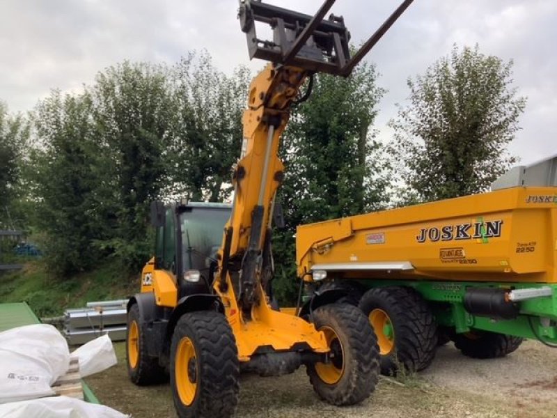 Teleskoplader of the type JCB tm320, Gebrauchtmaschine in les hayons (Picture 1)