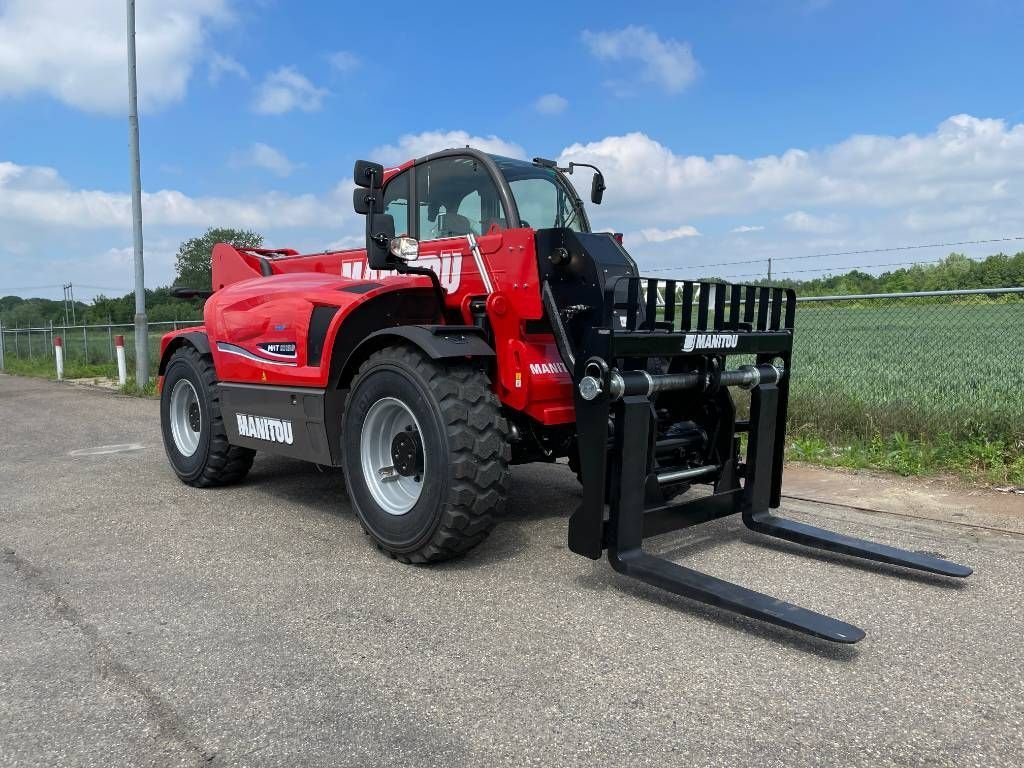 Teleskoplader van het type Manitou MHT 10130, Gebrauchtmaschine in Sittard (Foto 10)