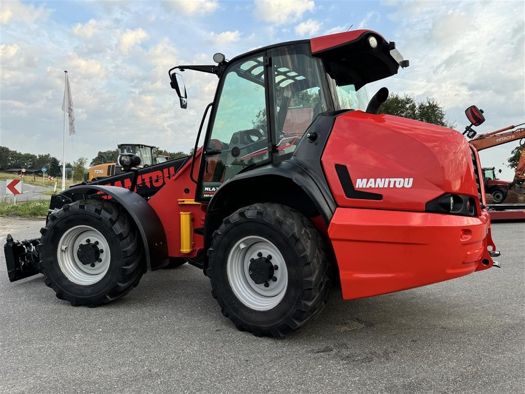 Teleskoplader of the type Manitou MLA-T 533-145 V+ ELITE KUN 4800 TIMER! MED OVERFALDSSKOVL OG PALLEGAFLER!, Gebrauchtmaschine in Nørager (Picture 4)