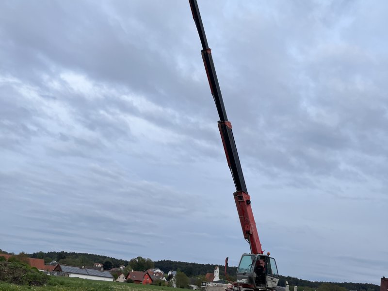 Teleskoplader of the type Manitou MRT 1742, Gebrauchtmaschine in Peutenhausen (Picture 1)