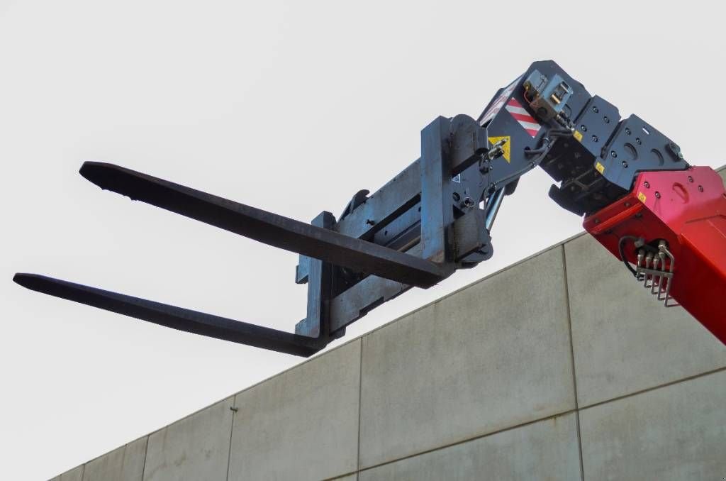 Teleskoplader типа Manitou MRT 1845, Gebrauchtmaschine в Moerbeke (Фотография 9)