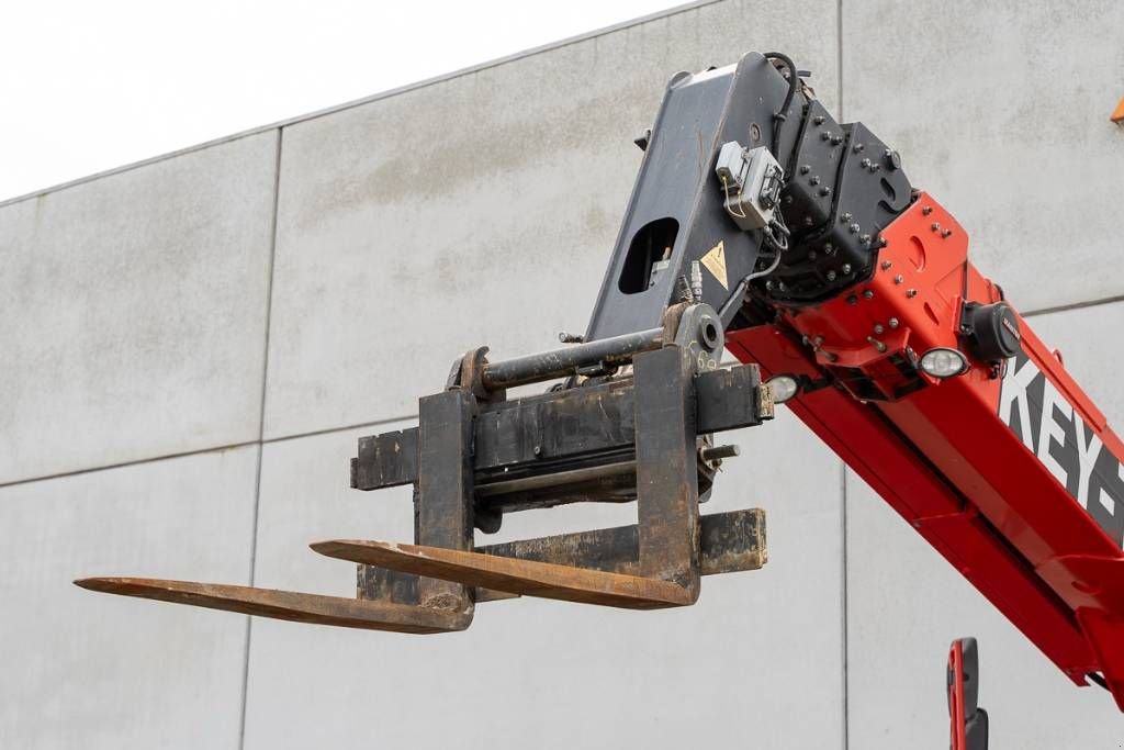 Teleskoplader van het type Manitou MRT 2150 Plus Privilege, Gebrauchtmaschine in Moerbeke (Foto 9)