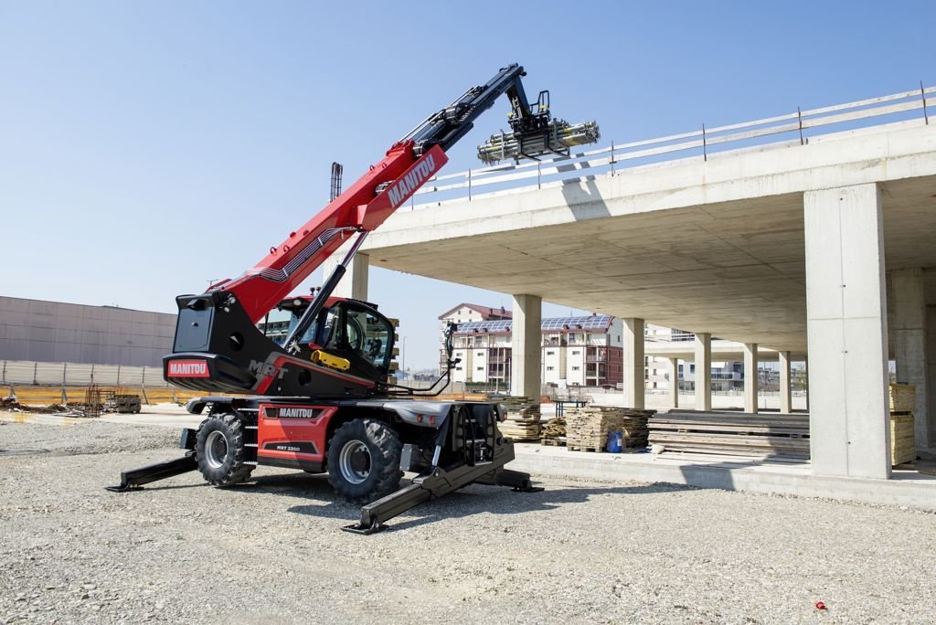 Teleskoplader of the type Manitou MRT 2260 360 ST5 Roterende Verreiker, Neumaschine in Laren Gld (Picture 2)