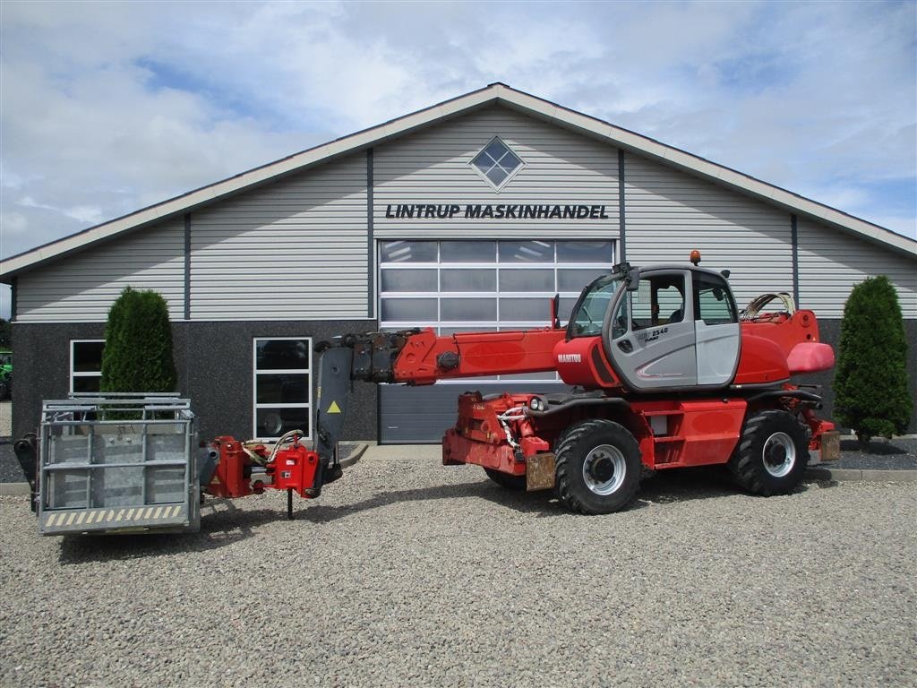 Teleskoplader typu Manitou MRT 2540 Medfølgende trådløs fjernbetjening, kurv og pallegafler. Dreje led, spil-talje og kranarm kan med købes til den.., Gebrauchtmaschine v Lintrup (Obrázek 1)