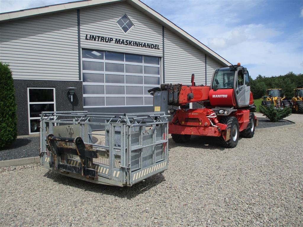 Teleskoplader typu Manitou MRT 2540 Medfølgende trådløs fjernbetjening, kurv og pallegafler. Dreje led, spil-talje og kranarm kan med købes til den.., Gebrauchtmaschine v Lintrup (Obrázok 6)