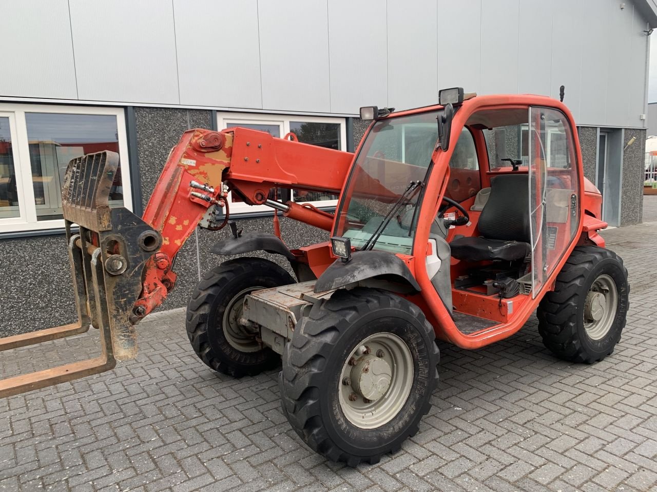 Teleskoplader des Typs Manitou MT 523, Gebrauchtmaschine in Vriezenveen (Bild 3)