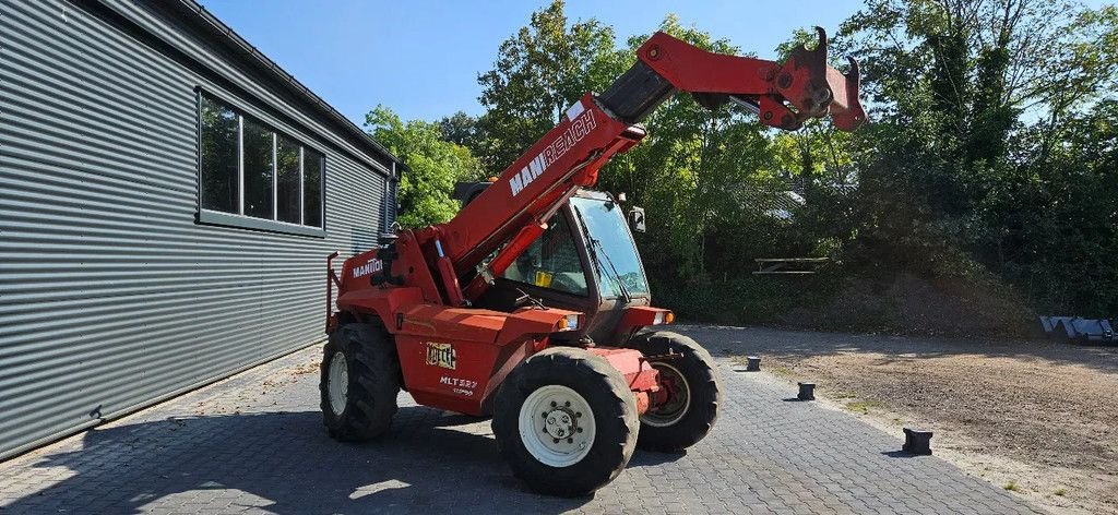 Teleskoplader van het type Manitou MT 527 T, Gebrauchtmaschine in Scharsterbrug (Foto 2)