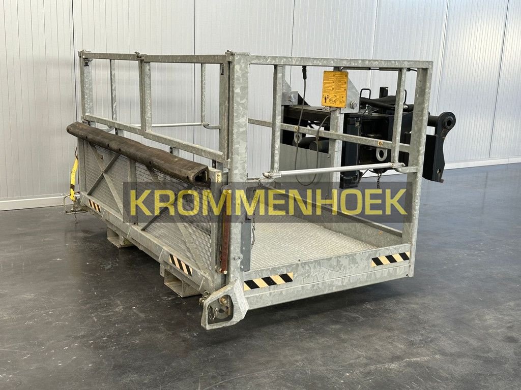 Teleskoplader des Typs Manitou NAC 2.3 / 1.2 MT Platform met open front, Gebrauchtmaschine in Apeldoorn (Bild 1)