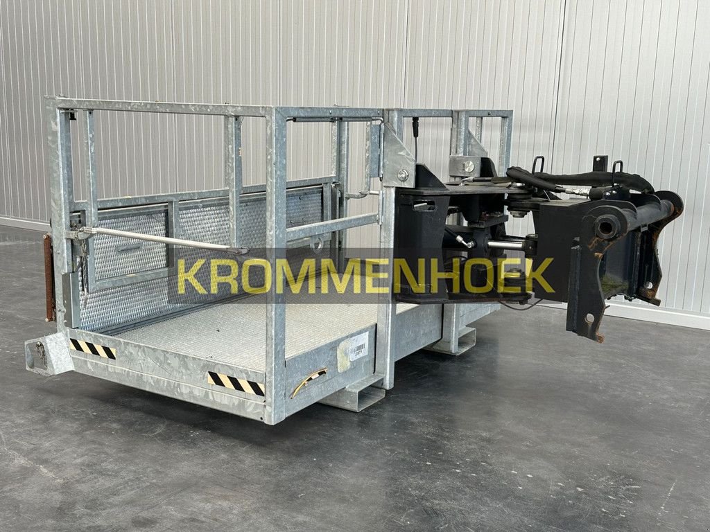 Teleskoplader des Typs Manitou NAC 2.3 / 1.2 MT Platform met open front, Gebrauchtmaschine in Apeldoorn (Bild 3)