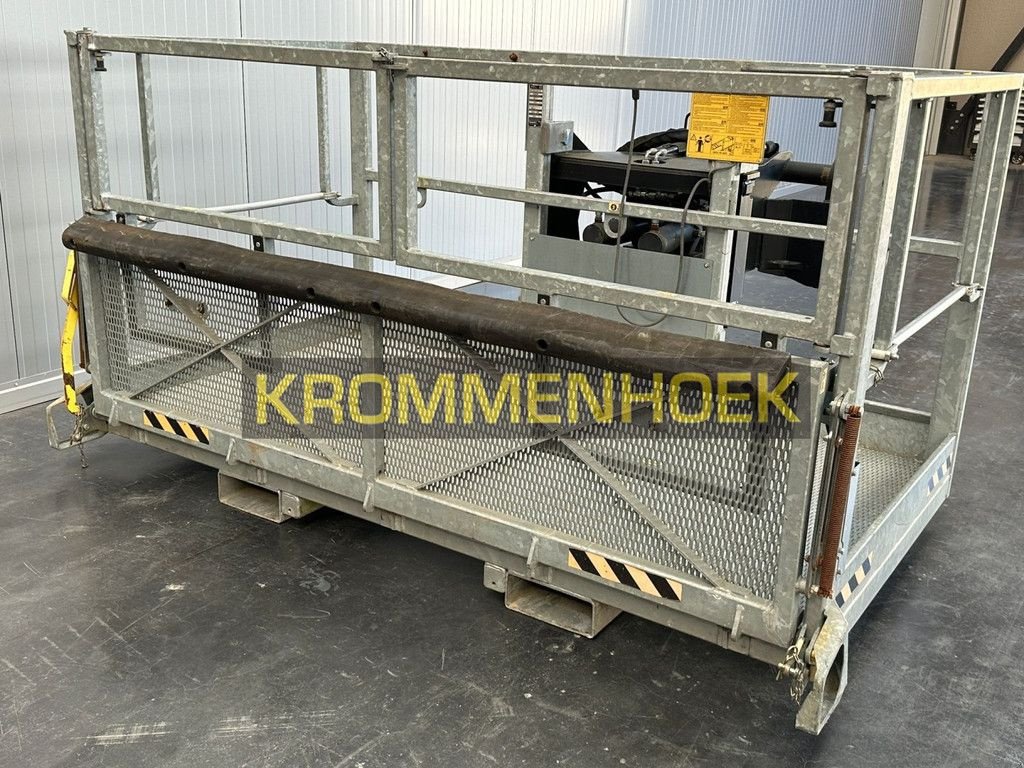 Teleskoplader des Typs Manitou NAC 2.3 / 1.2 MT Platform met open front, Gebrauchtmaschine in Apeldoorn (Bild 4)