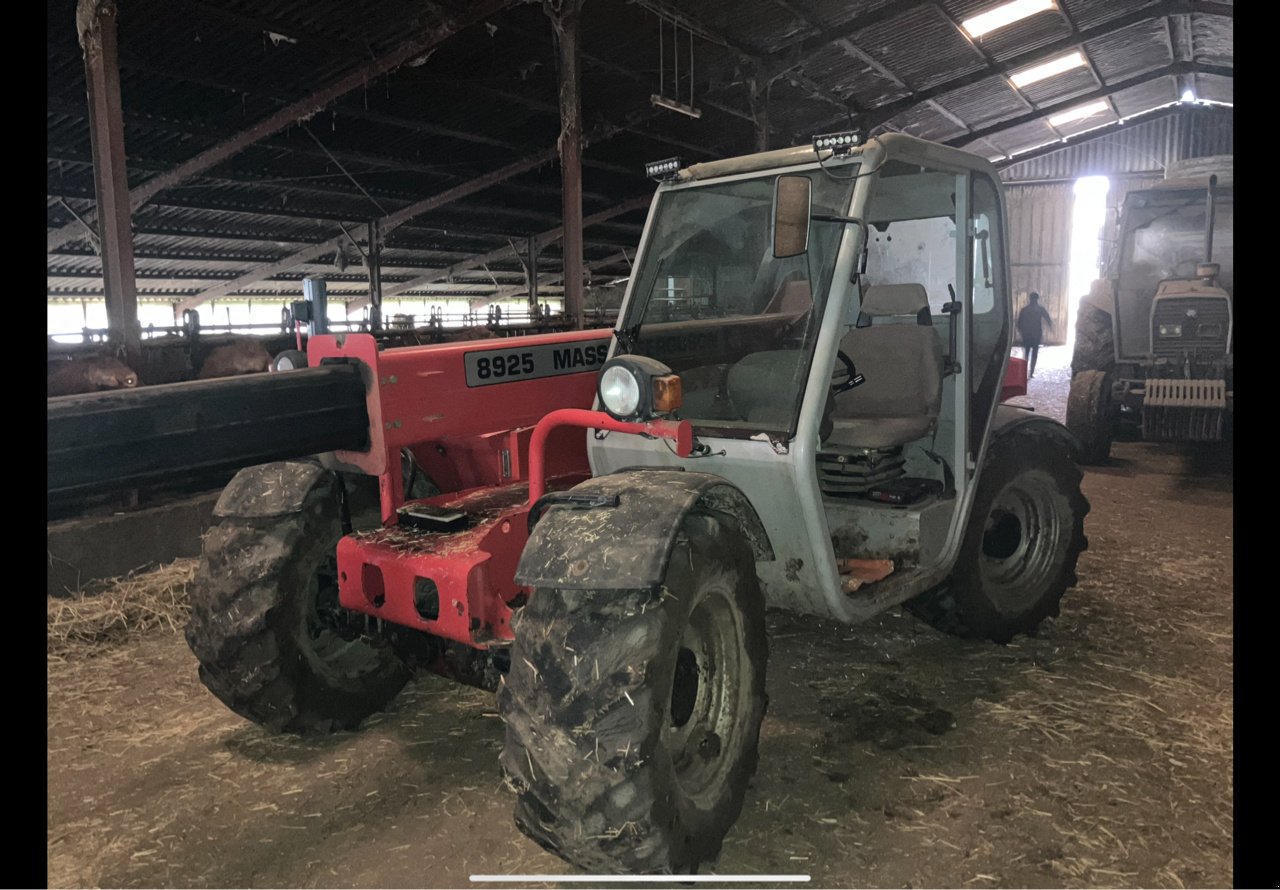 Teleskoplader of the type Massey Ferguson 8925, Gebrauchtmaschine in MORLHON LE HAUT (Picture 4)