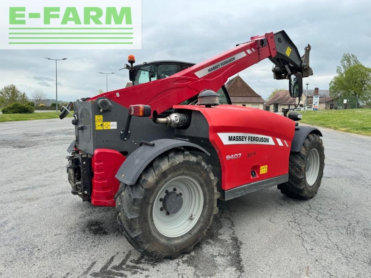 Teleskoplader typu Massey Ferguson 9407 xtra destockage, Gebrauchtmaschine v Ytrac (Obrázek 3)