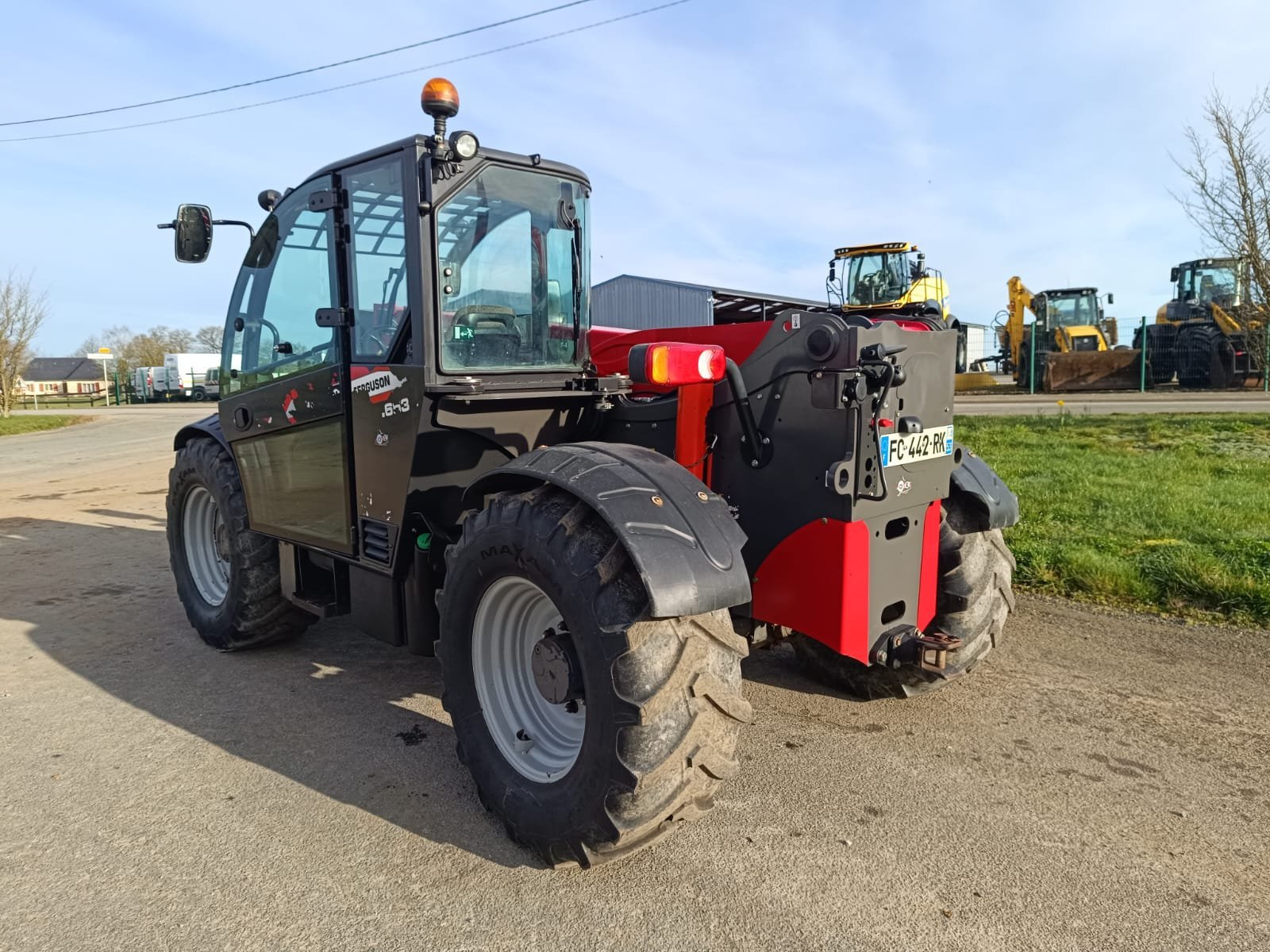 Teleskoplader от тип Massey Ferguson TH 6534, Gebrauchtmaschine в Laval (Снимка 3)