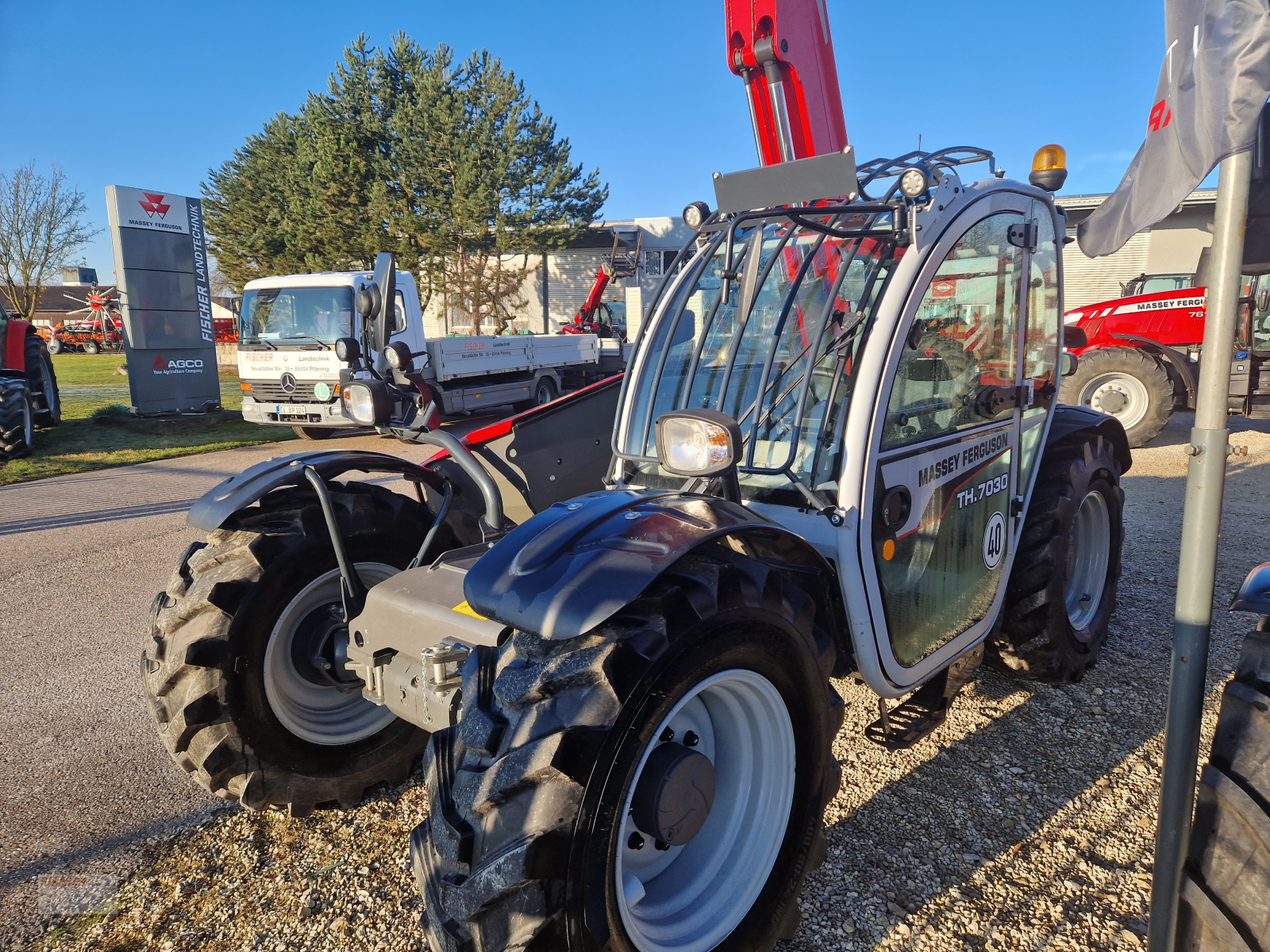 Teleskoplader tip Massey Ferguson TH 7030, Neumaschine in Pfoerring (Poză 14)