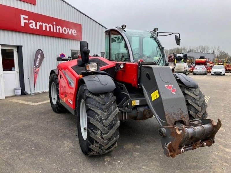 Teleskoplader от тип Massey Ferguson TH 7038, Gebrauchtmaschine в POUSSAY (Снимка 1)