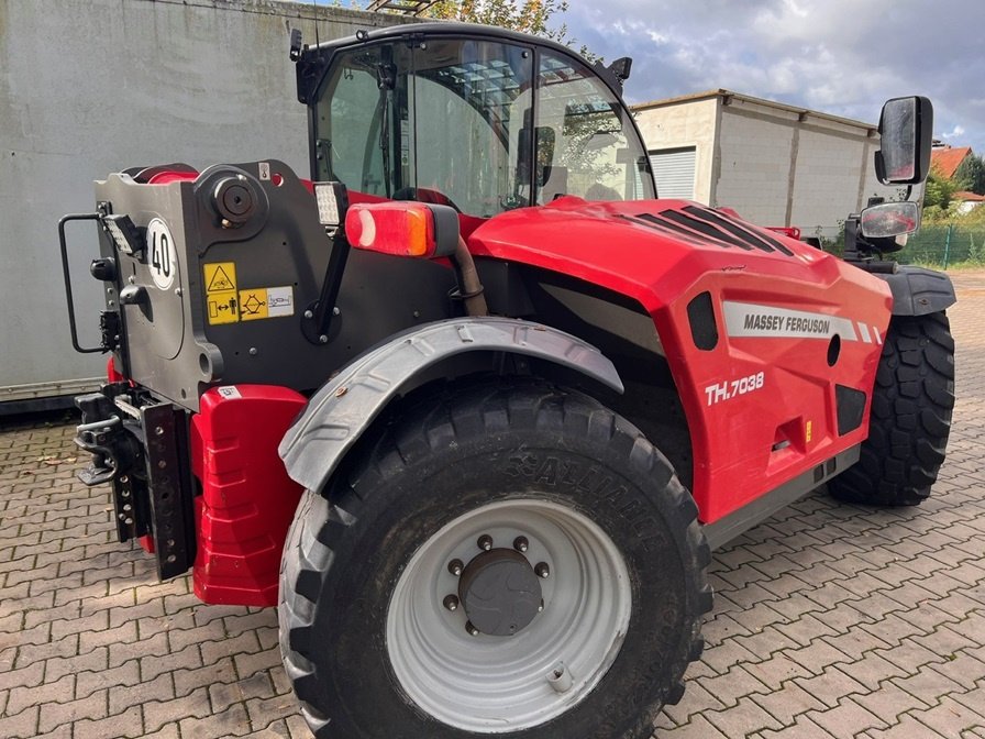 Teleskoplader of the type Massey Ferguson TH 7038, Gebrauchtmaschine in Bramsche (Picture 4)