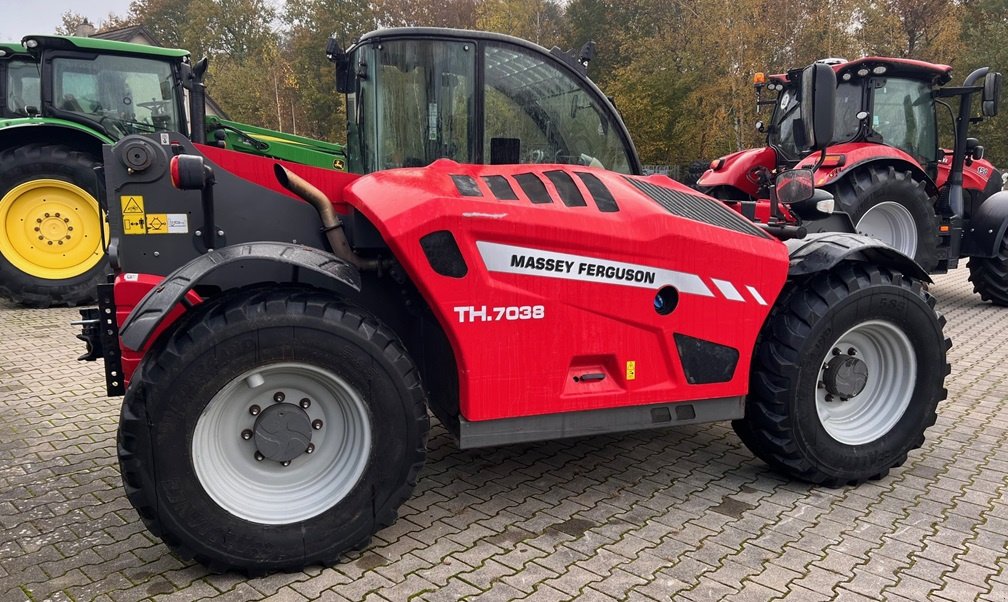 Teleskoplader du type Massey Ferguson TH 7038, Gebrauchtmaschine en Bramsche (Photo 3)