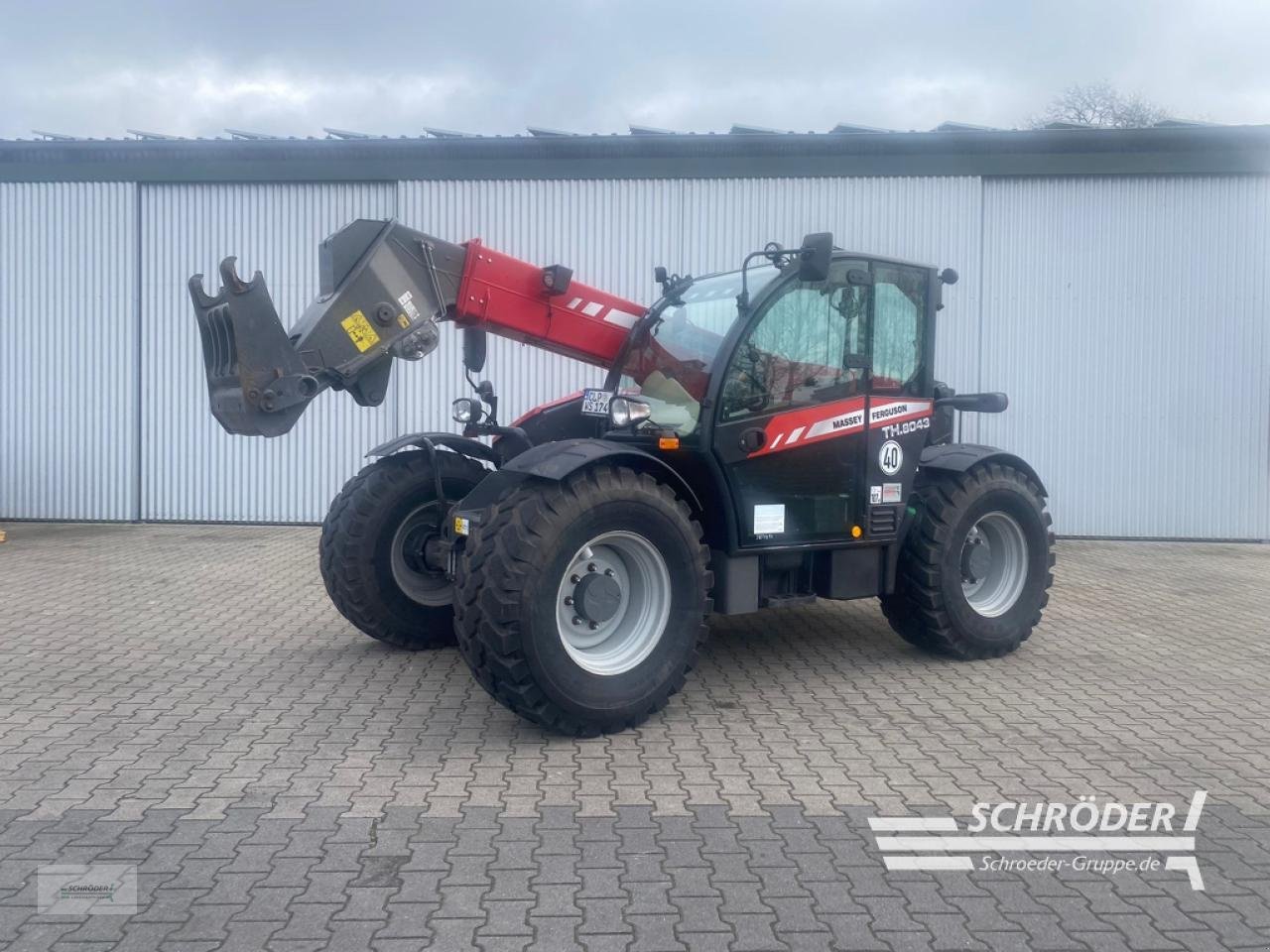 Teleskoplader van het type Massey Ferguson TH 8043, Neumaschine in Scharrel (Foto 1)