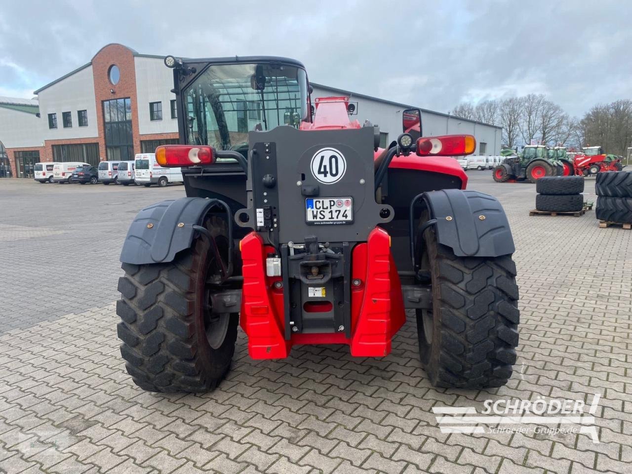 Teleskoplader des Typs Massey Ferguson TH 8043, Neumaschine in Scharrel (Bild 4)