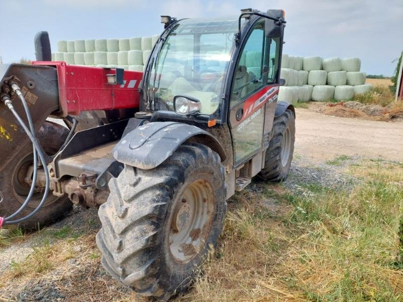 Teleskoplader от тип Massey Ferguson TH7038, Gebrauchtmaschine в ANTIGNY (Снимка 1)