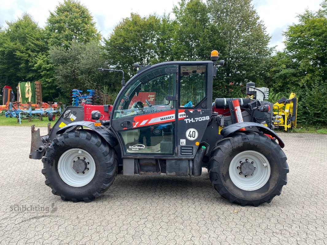 Teleskoplader типа Massey Ferguson TH.7038, Gebrauchtmaschine в Soltau (Фотография 10)