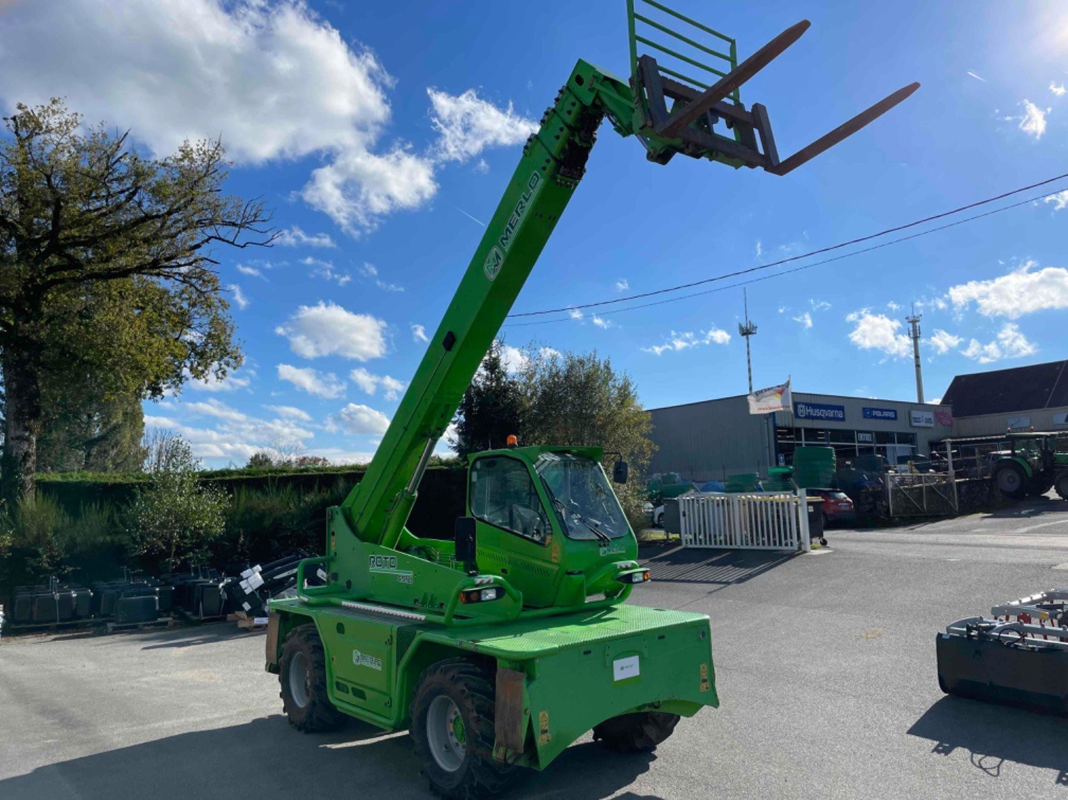 Teleskoplader des Typs Merlo Chariot télescopique bâtiment ROTO 45.21 Merlo, Gebrauchtmaschine in LA SOUTERRAINE (Bild 3)