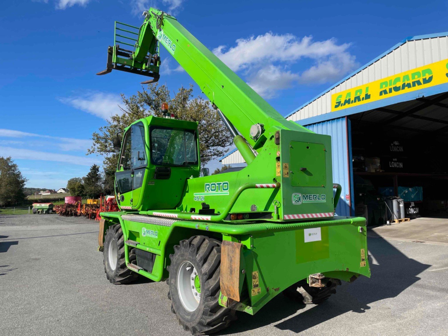 Teleskoplader of the type Merlo Chariot télescopique bâtiment ROTO 45.21 Merlo, Gebrauchtmaschine in LA SOUTERRAINE (Picture 3)