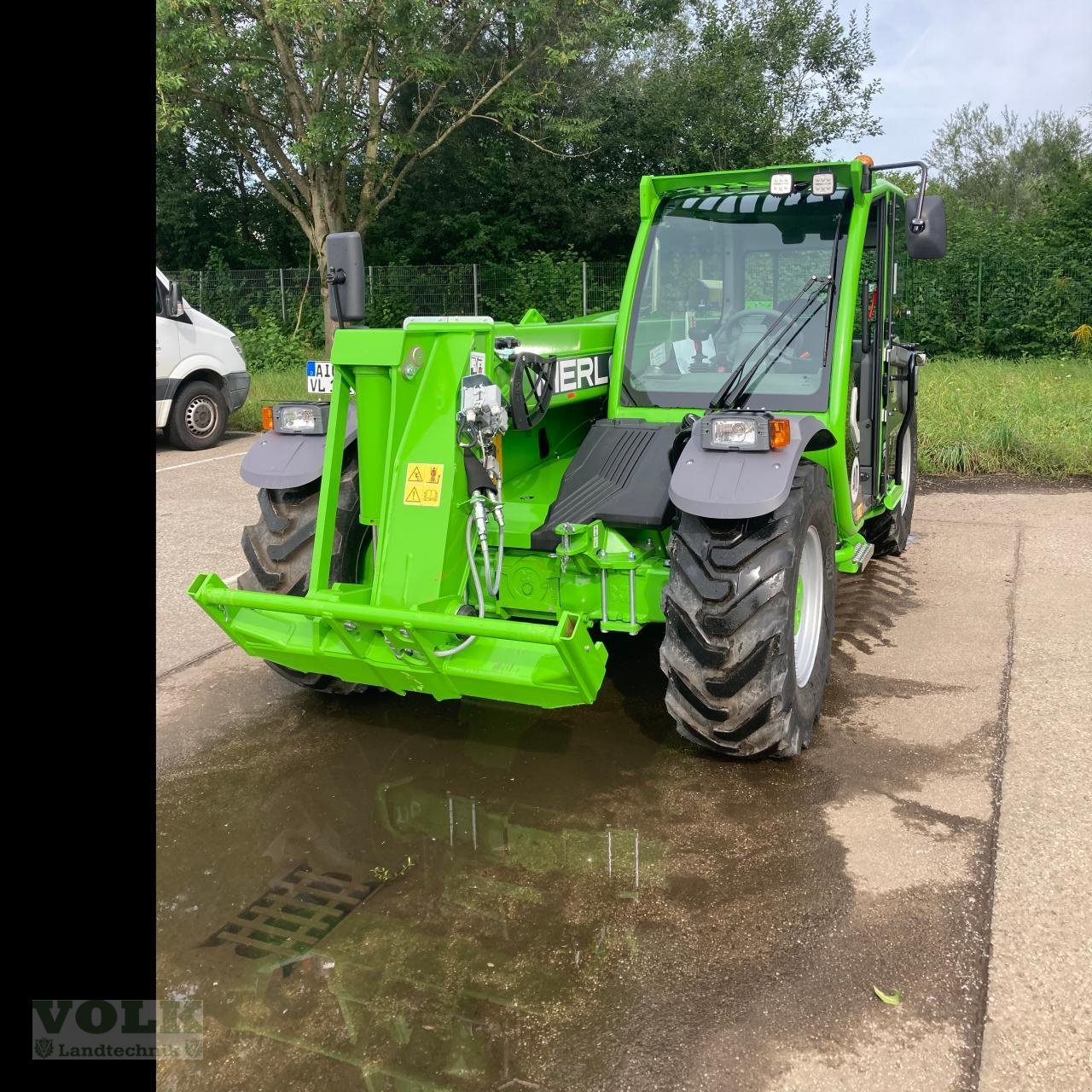 Teleskoplader of the type Merlo P 27.6 PLUS, Neumaschine in Friedberg-Derching (Picture 1)