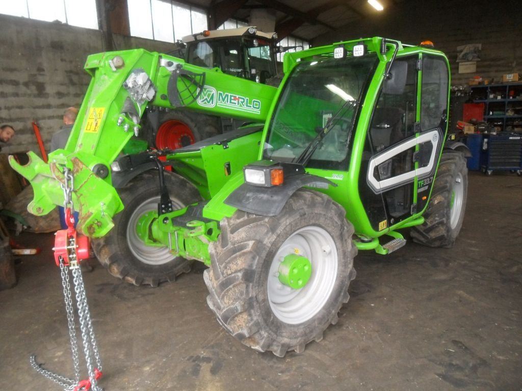 Teleskoplader van het type Merlo TF33.7-115, Gebrauchtmaschine in CHAMPLECY (Foto 3)